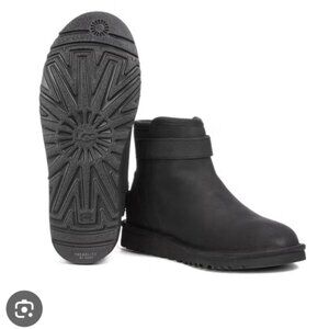 UGG Women Rella Water Resistant  Bla k Ankle Boots Size 9